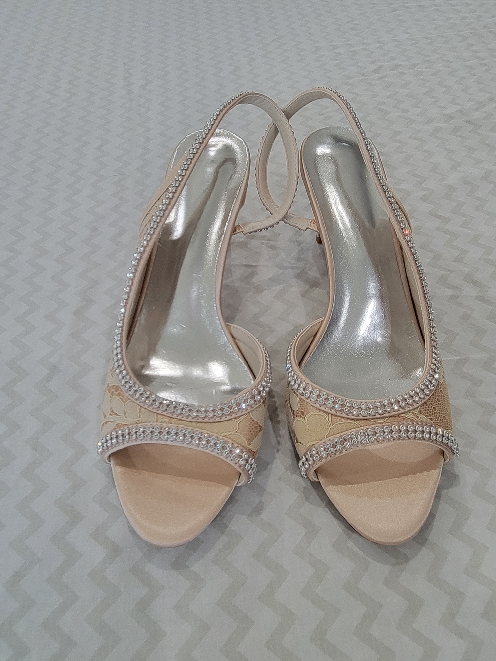 Elegant Beige Open-Toe Lace Slingback Heels with Rhinestone Trim Size 10.5